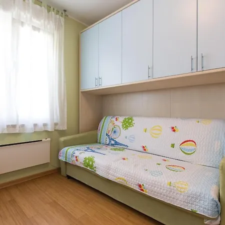 Sara S Predivnim Pogledom Na Apartment *