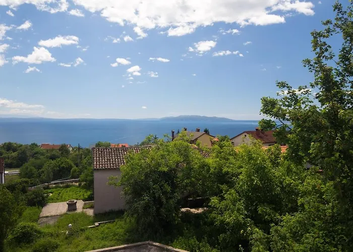 Sara S Predivnim Pogledom Na Matulji