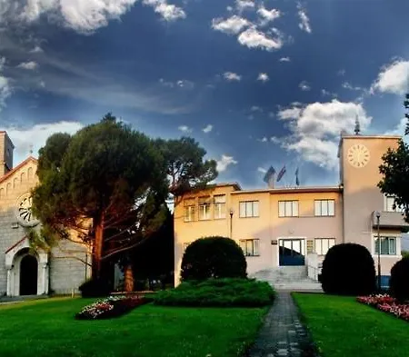 Lägenhet Sara S Predivnim Pogledom Na