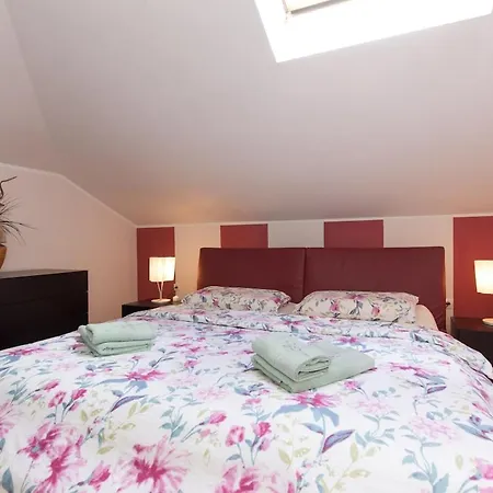 Lägenhet Sara S Predivnim Pogledom Na *