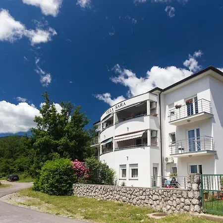 Sara S Predivnim Pogledom Na