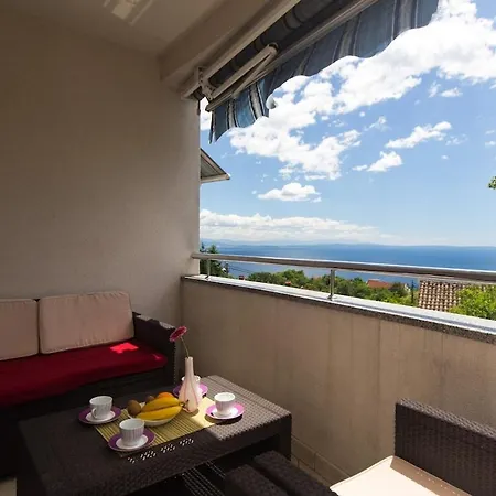 Sara S Predivnim Pogledom Na *