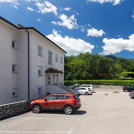 Sara S Predivnim Pogledom Na Matulji