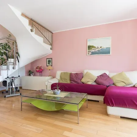 Sara S Predivnim Pogledom Na * Matulji