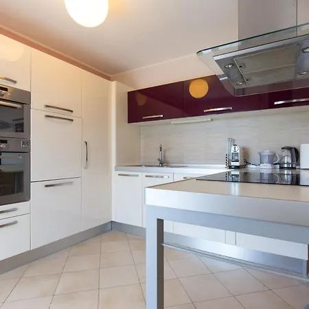 Sara S Predivnim Pogledom Na *