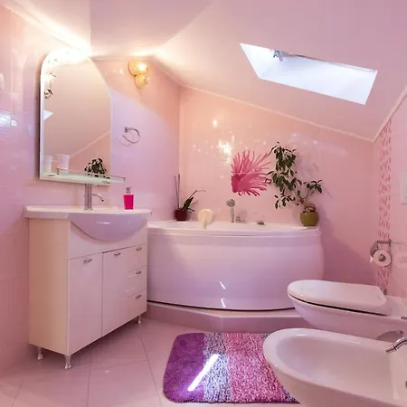 Sara S Predivnim Pogledom Na *