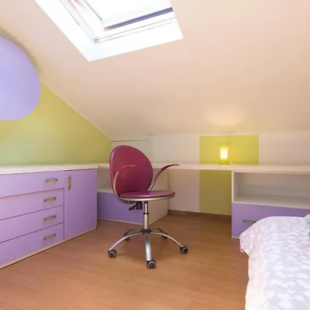 Sara S Predivnim Pogledom Na