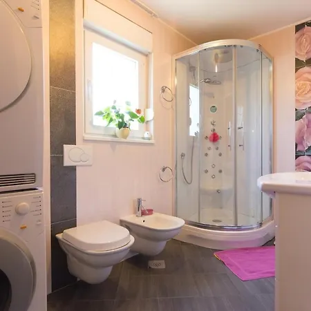 Lägenhet Sara S Predivnim Pogledom Na *