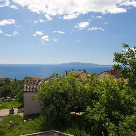 Sara S Predivnim Pogledom Na Matulji